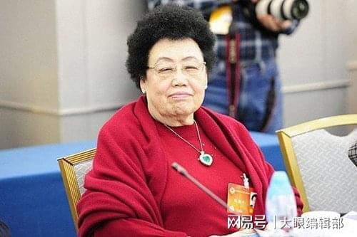 陈丽华孙女老师爆料视频,揭秘家族背后的惊人真相 第1张 陈丽华孙女老师爆料视频,揭秘家族背后的惊人真相 第1张